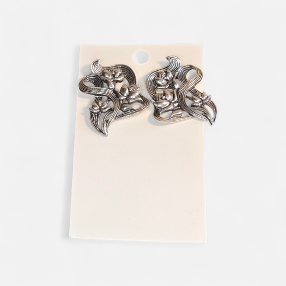 unlisted Jewelry - Unlisted Silver Floral Design Earrings